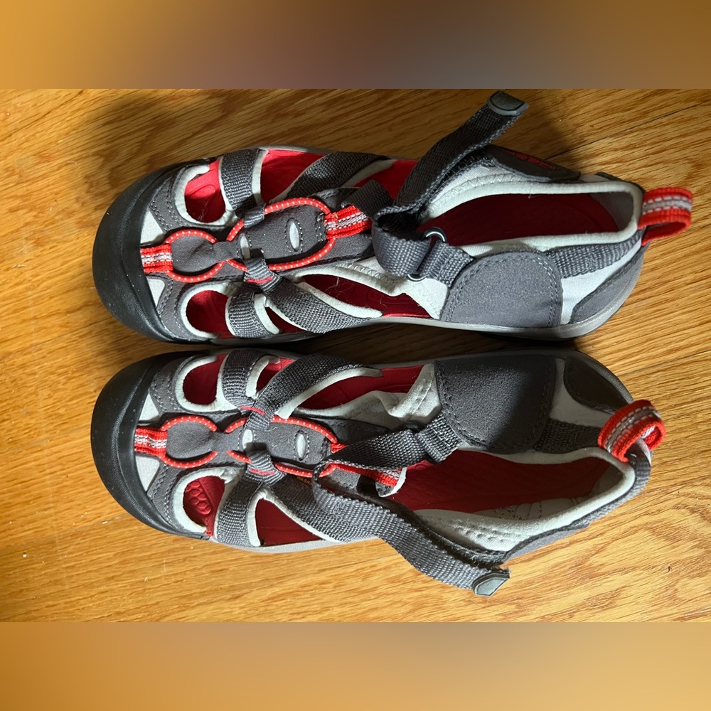 Keen sandals size 38euro, US 6.